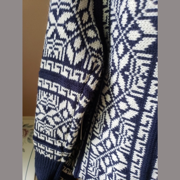 NWT Gorgeous Nordic style cardigan NWT - Picture 5 of 7